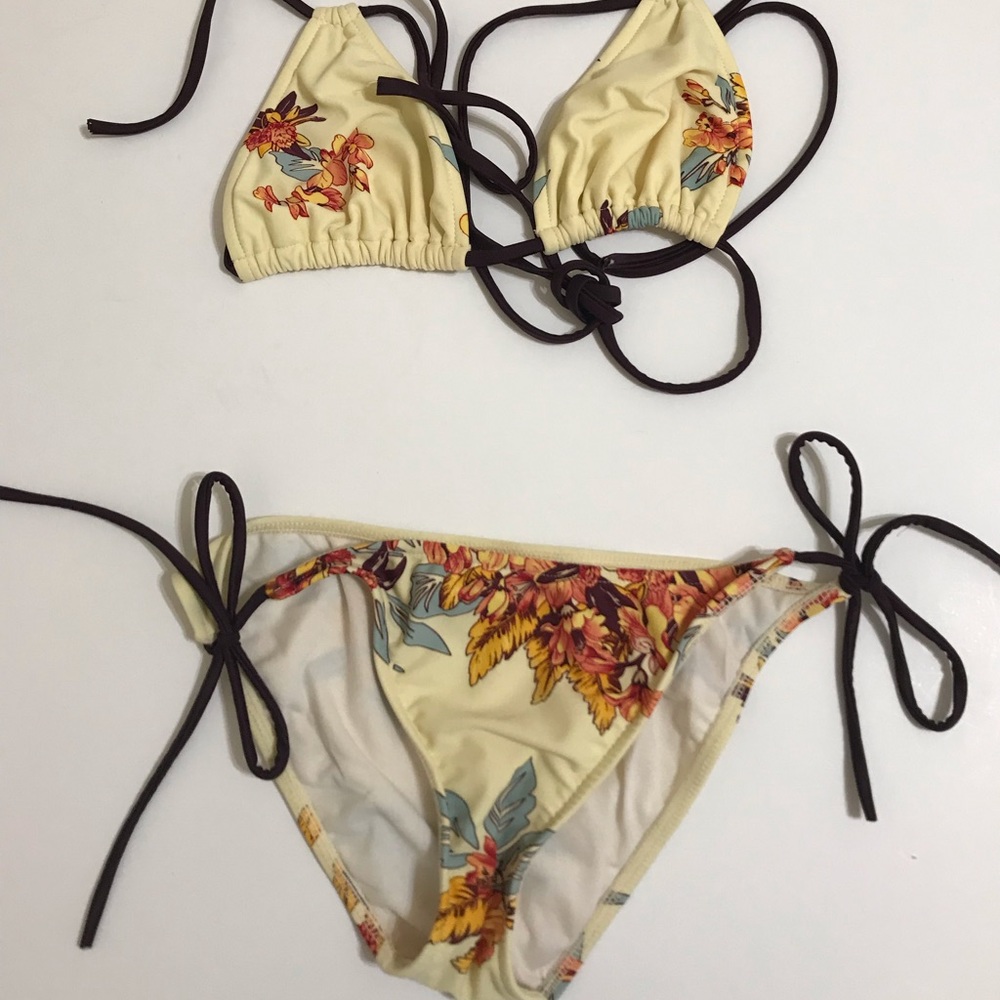 3/ $25 L Space 2 Piece Floral Bikini Size Medium